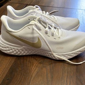 Nike Revolution 5 white size 11
